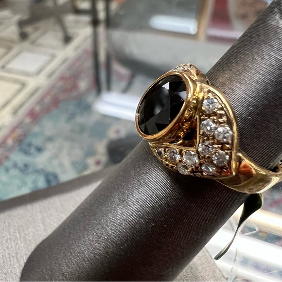 18k Yellow Gold Diamond & Sapphire Ring - Picture 7 of 8